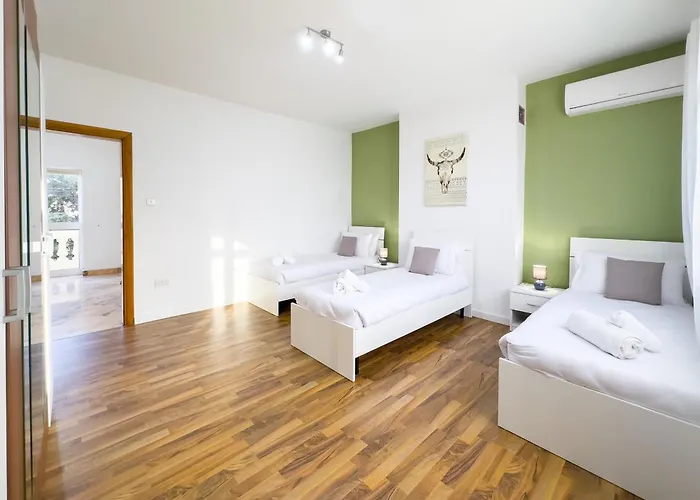 In St Julian's With Private Pool By Arco Collection Вилла Сент Джулианс